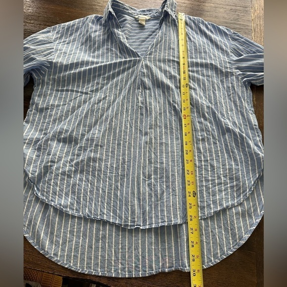 🎉Women’s long sleeve H&M shirt - Size Small - blue w/white vertical stripes - Picture 10 of 12
